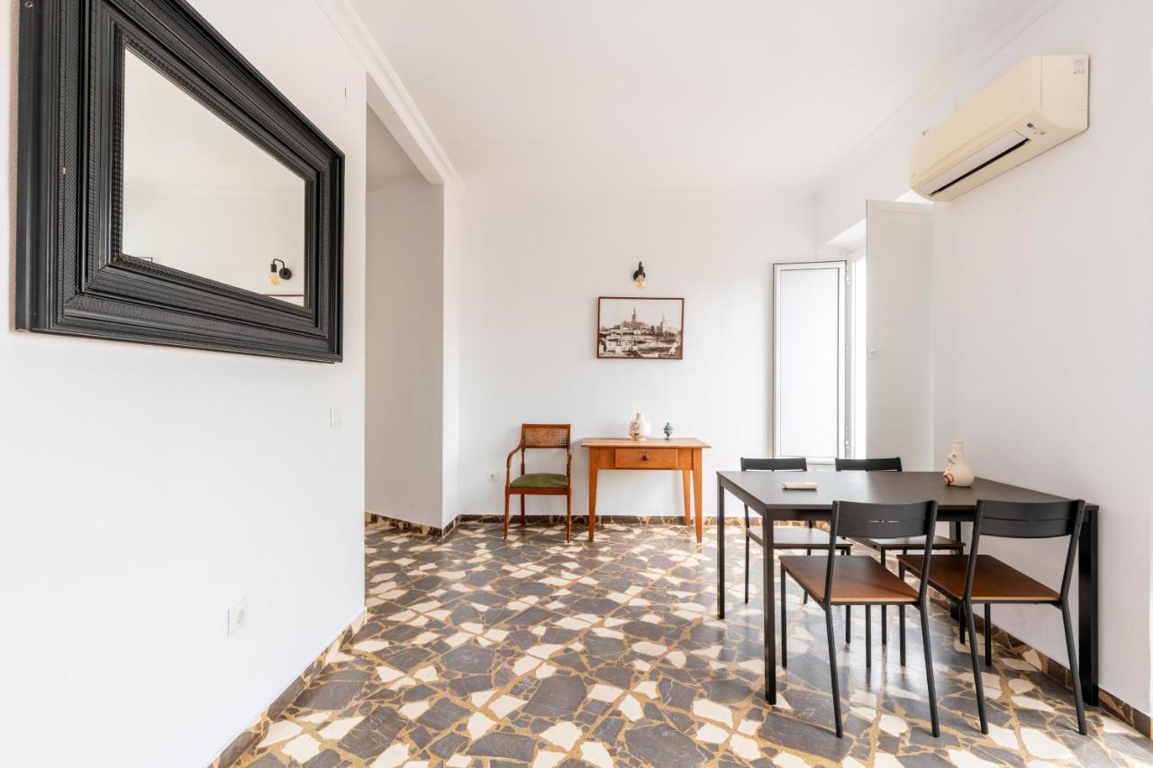 Aoa Conde De Ibarra Apartment Севилья Экстерьер фото