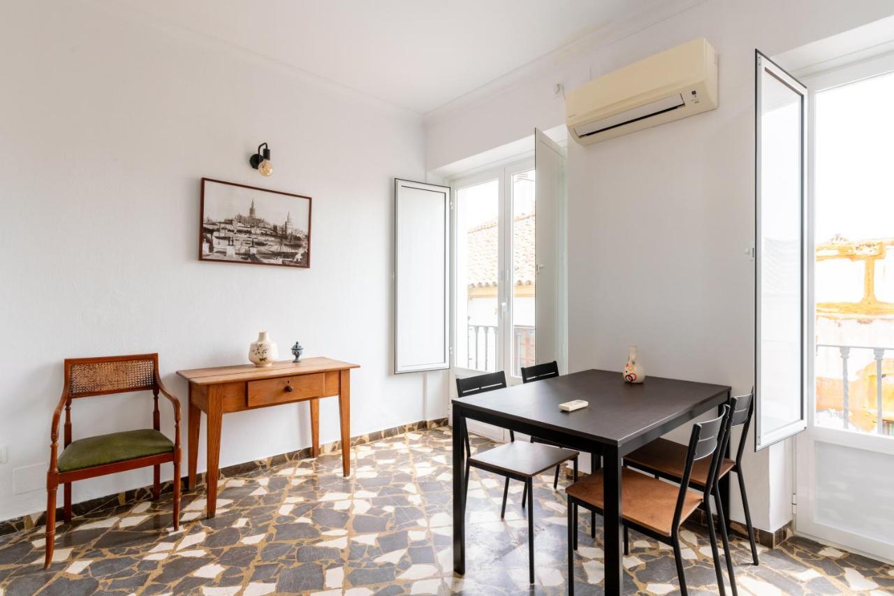 Aoa Conde De Ibarra Apartment Севилья Экстерьер фото