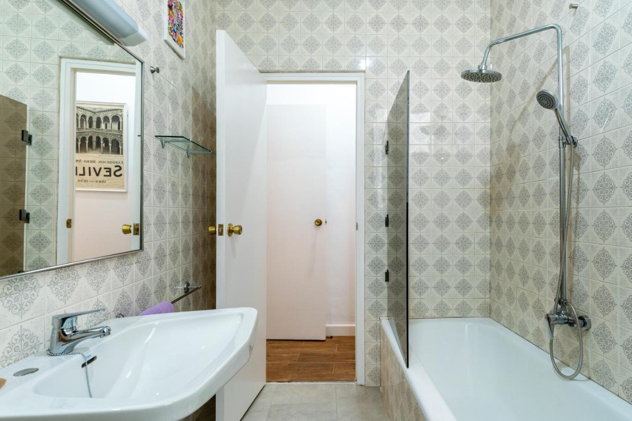 Aoa Conde De Ibarra Apartment Севилья Экстерьер фото